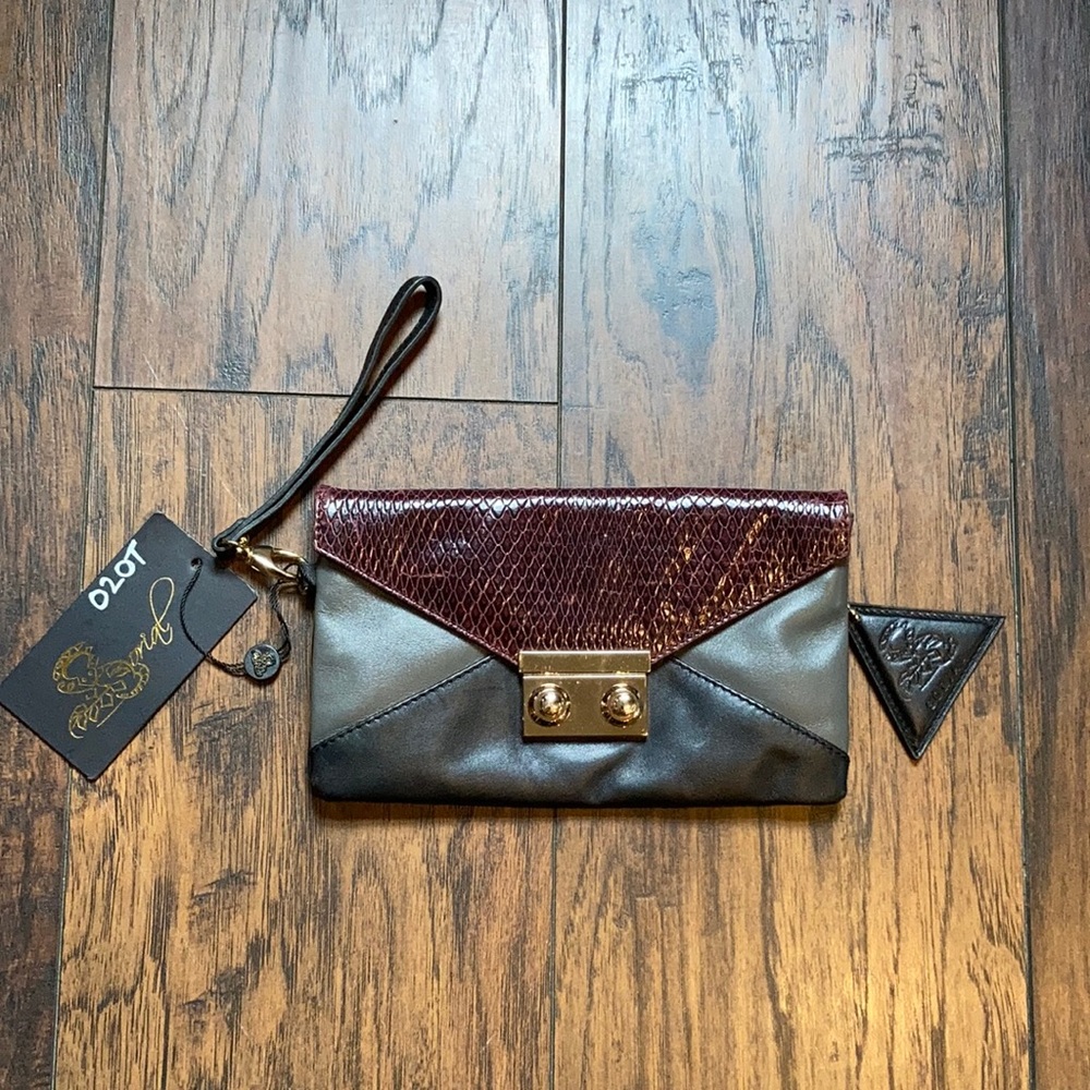Sorial Black/Purple Wristlet